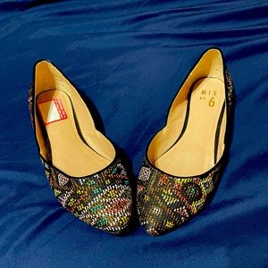 Awesome flats, size 7.5. Too big for me. I think I wore them once briefly.